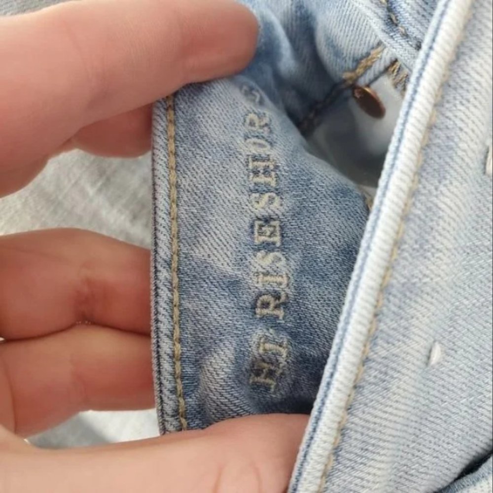 American Eagle Hi Rise Shortie Jean Short Womens Size 2 Light Wash Next Level - Picture 2 of 4